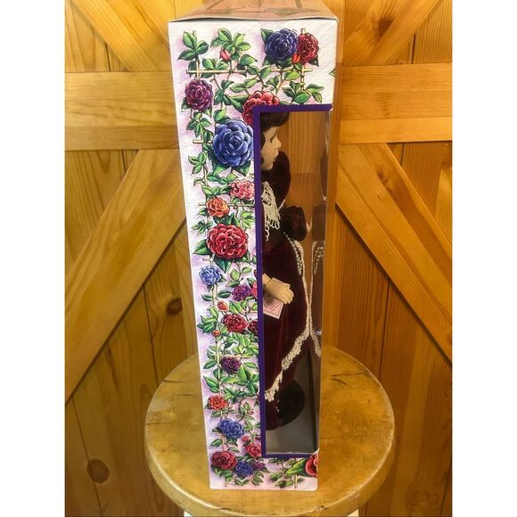 CAMELLIA GARDEN COLLECTION PORCELAIN DOLL 1997 LIMITED COLLECTOR'S EDITION (5746 - Picture 8 of 11